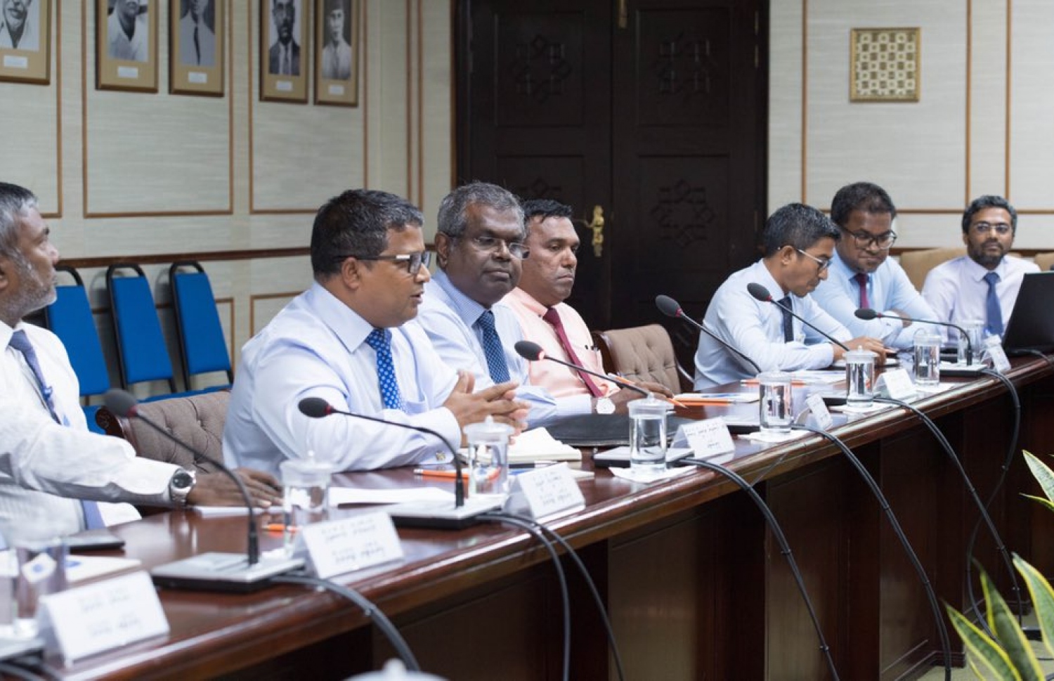 މަޖިލީހުގެ އެންވަޔަރްމެންޓް އެންޑް ކްލައިމެޓް ކޮމިޓީގެ މެމްބަރުން އެންވަޔަރްމެންޓް މިނިސްޓްރީގެ އިސް ބޭފުޅުންނާ ބައްދަލު ކުރެއްވުން-- ފޮޓޯ: ރައްޔިތުންގެ މަޖިލިސް