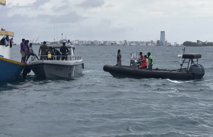 ޑިންގީ ބަންޑުން ޖަހާލައި،ކަނޑުވި ބަޔަކު ސަލާމަތްކޮށްފި