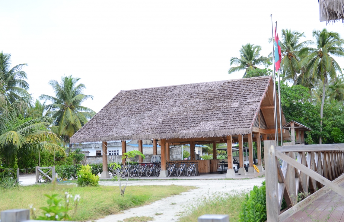 ސ. ހިތަދޫ: ޖުލައި 17، 2019- މި ރަށު އީދިގަލި ކިޅި އާއި ކޯއްޓޭ ސަރަހައްދުގައި ގާއިމްކޮށްފައިވާ އައްޑޫ ނޭޗާ ޕާކަށް ވަންނަން ހުންނަ އިމާރާތް ބޭރުން ފެންނަ ގޮތް.---ފޮޓޯ: އަހުމަދު މަހްޒޫމް