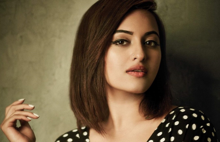 އިންނަން ކަމުދާ މީހަކު ބޮލީވުޑަކު ނެތް: ސޮނާކްޝީ