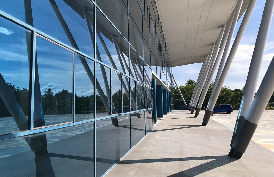 އައްޑޫ އިކުއަޓޯރިއަލް ކޮންވެންޝަން ސެންޓަރު އިމާރާތުގައި ހަދާފައިވާ، އައްޑޫގެ 100 އެނދުގެ ޓާޝަރީ ހޮސްޕިޓަލް: މި އިމާރާތުގެ އެތެރެއަށް ބޮޑެތި ބަދަލުތަކެއް ގެނެސް، ބޮޑު ހޮސްޕިޓަލަކަށް ބަދަލުކުރުމުގެ މަސައްކަތް ކުރީ އެލިއާ ކޮންސްޓްރަކްޝަނުން. އެ ހޮސްޕިޓަލް ޑިޒައިން ކުރީ ވެސް އެ ކުންފުނިން.