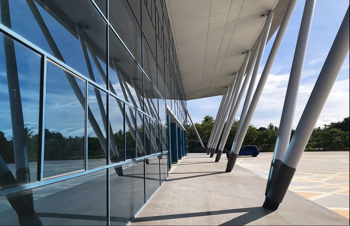 އައްޑޫ އިކުއަޓޯރިއަލް ކޮންވެންޝަން ސެންޓަރު އިމާރާތުގައި ހަދާފައިވާ، އައްޑޫގެ 100 އެނދުގެ ޓާޝަރީ ހޮސްޕިޓަލް: މި އިމާރާތުގެ އެތެރެއަށް ބޮޑެތި ބަދަލުތަކެއް ގެނެސް، ބޮޑު ހޮސްޕިޓަލަކަށް ބަދަލުކުރުމުގެ މަސައްކަތް ކުރީ އެލިއާ ކޮންސްޓްރަކްޝަނުން. އެ ހޮސްޕިޓަލް ޑިޒައިން ކުރީ ވެސް އެ ކުންފުނިން.