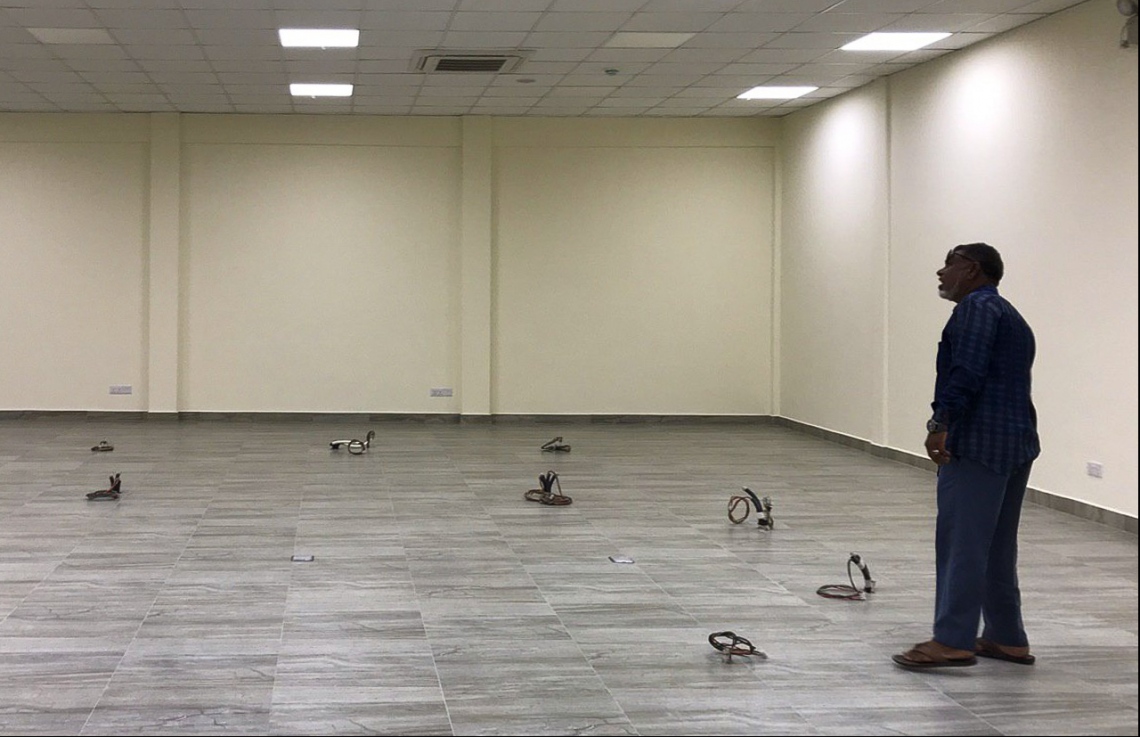 އައްޑޫ އާ ހޮސްޕިޓަލްގެ އެތެރޭގެ ކޮޓަރިއެއް މީހަކު ބަލަނީ: މި އިމާރާތަށް ބޮޑެތި ބަދަލުތަކެއް ވަނީ ގެނެސްފައި.