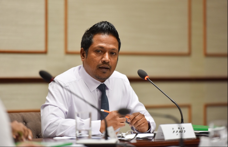 ވަޒީފާއިން ވަކިކުރި މައްސަލާގައި ފާރަވެރިވާނަން: އިންތި