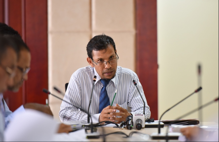 އަޝްރަފަށް ގަވަރުނަރުގެ ބޮޑެތި އެހެން ތުހުމަތުތަކެއް