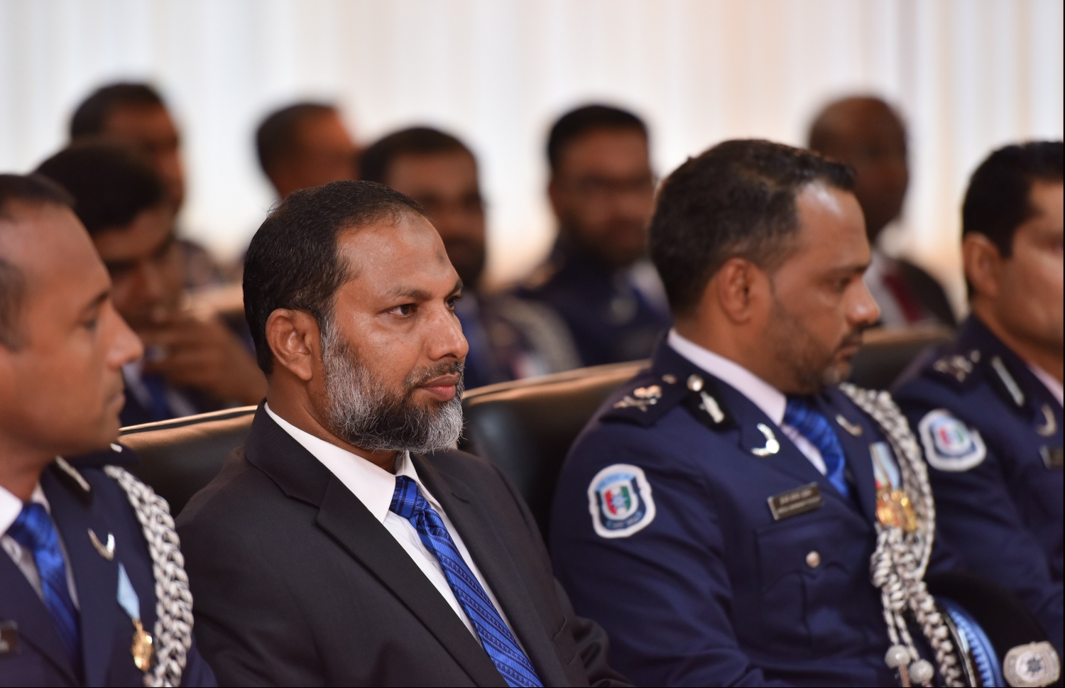 ހޯމް މިނިސްޓަރާއި ފުލުހުންގެ އިސްވެރިންތަކެއް ރަސްމިއްޔާތެއްގައި --- ފޮޓޯ/މިހާރު