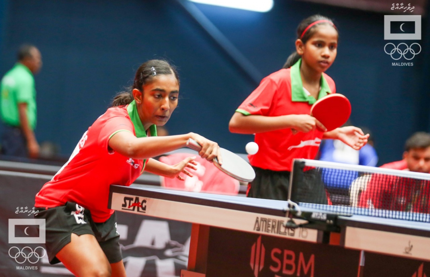 ރަފާ (ވ) އާއި ދީމާގެ ޕެއާ އިން ގްރޫޕް ސްޓޭޖުގައި ކުޅެނީ. --އެމްއޯސީ ފޮޓޯ: އިސްމާއިލް ތޯރިގް