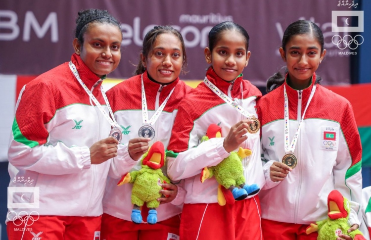 ރަނާއި ރިހިން ޖަރީވެ އަންހެން ޓީޓީ ތާރީހުގެ ތެރެއަށް