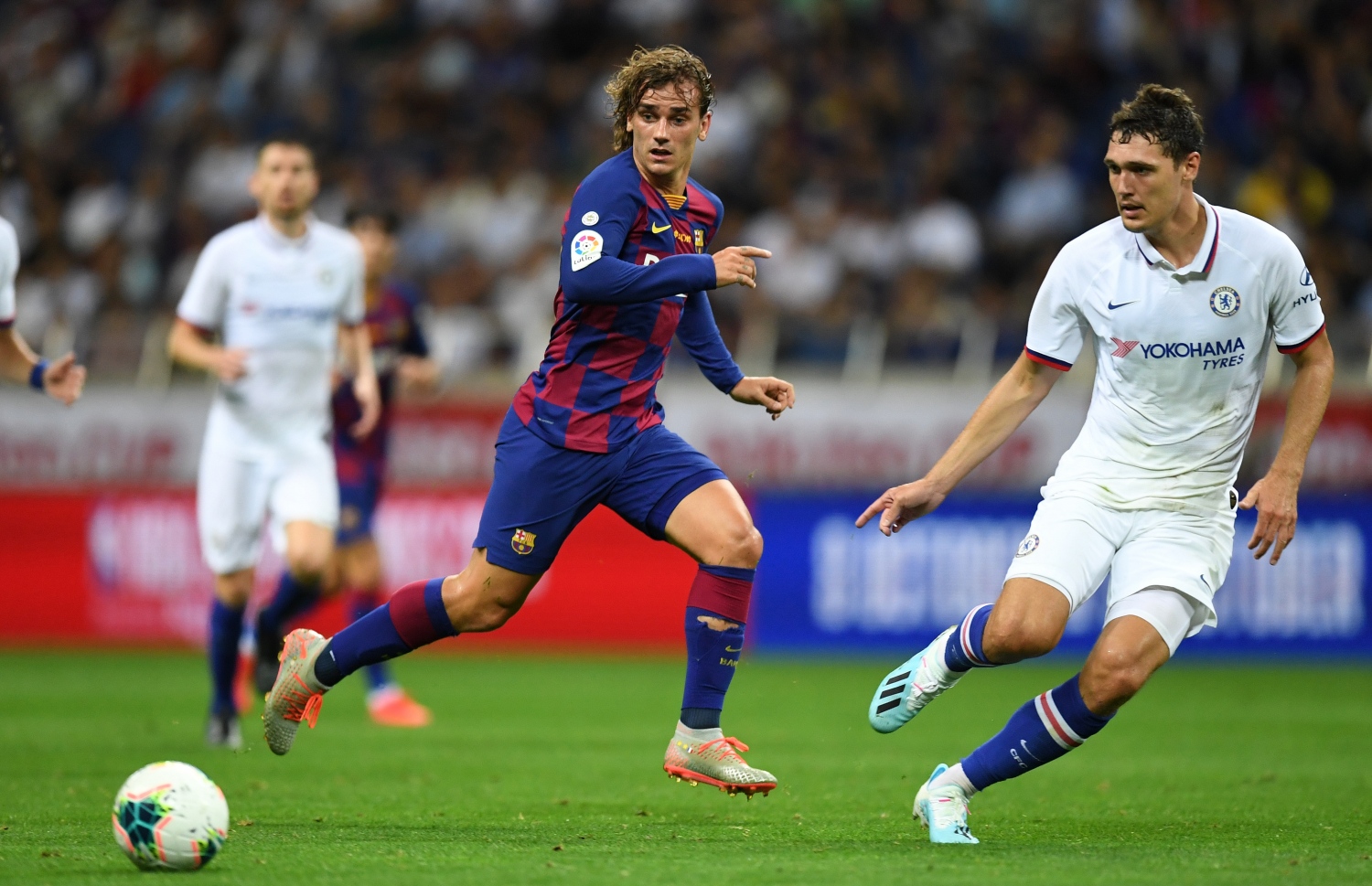 ޗެލްސީއާ ދެކޮޅަށް ކުޅުނު މެޗުގެ ތެރެއިން ގްރީޒްމަން (މ).-- ފޮޓޯ: އޭއެފްޕީ