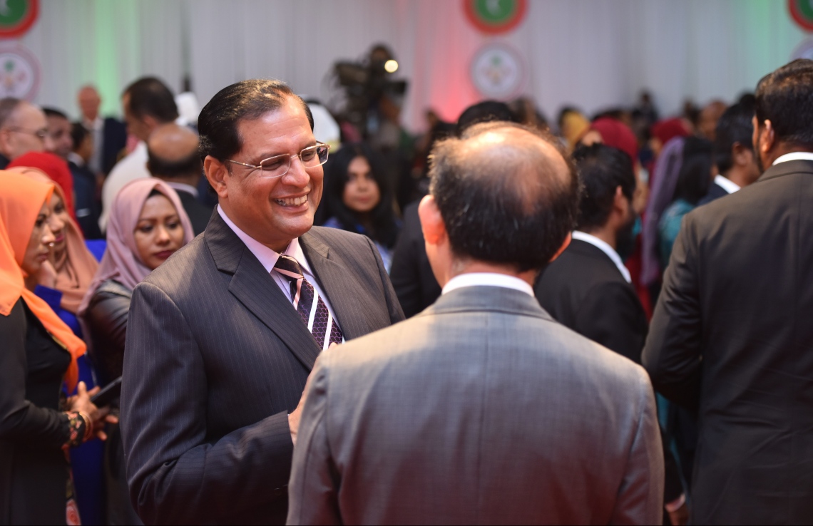 މާލެ: ޖުލައި 25، 2019- މިއަދު ފާހަގަކުރާ ރާއްޖޭގެ 54 ވަނަ މިނިވަން ދުވަހުގެ މުނާސަބަތުގައި ރައީސް އިބްރާހިމް މުހައްމަދު ސޯލިހުގެ ދެކަނބަލުން މިރޭ ބޭއްވެވި ރަސްމީ ބައްދަލު ކުރެއްވުމުގެ ތެރެއިން.---ފޮޓޯ: ހުސައިން ވަހީދު/މިހާރު