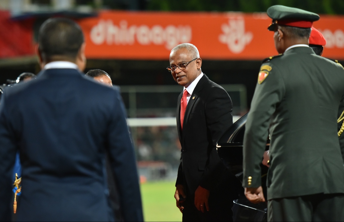 މާލެ: ޖުލައި 26، 2019- ގަލޮޅު ދަނޑުގައި ކުރިއަށްދިޔަ މި އަހަރުގެ މިނިވަން ދުވަހުގެ ކުޅިވަރުތައް ބައްލަވާލެއްވުމަށް ރައީސް އިބްރާޙިމް މުހައްމަދު ސޯލިހް ދަނޑަށް ވަޑައިގަންނަވަނީ.---ފޮޓޯ: ހުސައިން ވަހީދު/މިހާރު