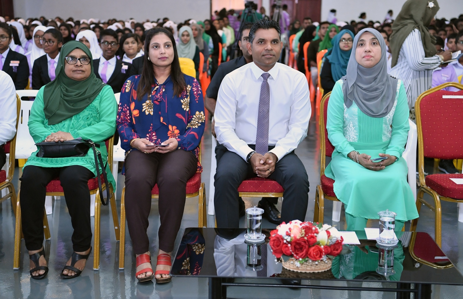 ހިރިޔާ ސްކޫލުގައި މިއަދު ބޭއްވި ރޯޑް ސޭފްޓީ އެވެއާންސް ކެމްޕެއިން ލޯންޗުކުރުމުގެ ރަސްމިއްޔާތުގައި ނައިބު ރައީސް ފައިސަލް އަދި އެޑިއުކޭޝަން މިނިސްޓަރު ޑރ. އައިޝަތު އަލީ (ވ-2) ބައިވެރިވެވަޑައިގަންނަވަނީ.-- ފޮޓޯ: ރައީސް އޮފީސް