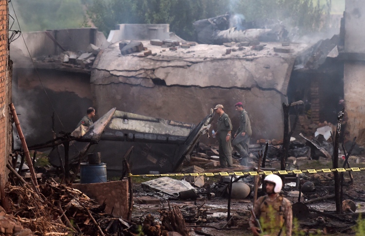 ޕާކިސްތާންގެ އަސްކަރީ ބޯޓެއް ވެއްޓި 18 މީހުން މަރު