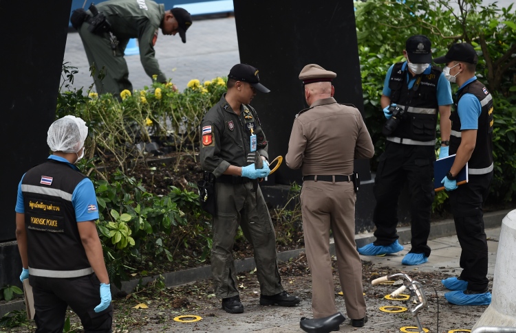 ބެންކޮކުގައި ބޮންތަކެއް ގޮއްވާލައި، 4 މީހުން ޒަޚަމް