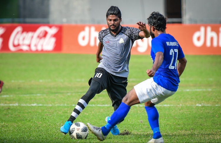 ބޮބީ އެނބުރި އީގަލްސް އަށް