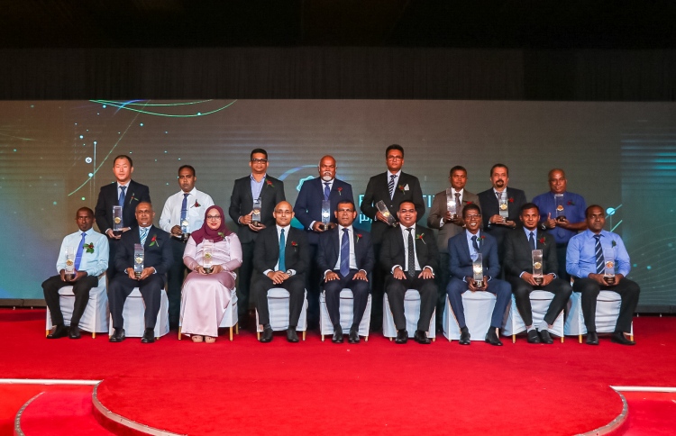 މި އަހަރުގެ ރަން ލާރި އެވޯޑު 17 ފަރާތަކަށް ލިބިއްޖެ