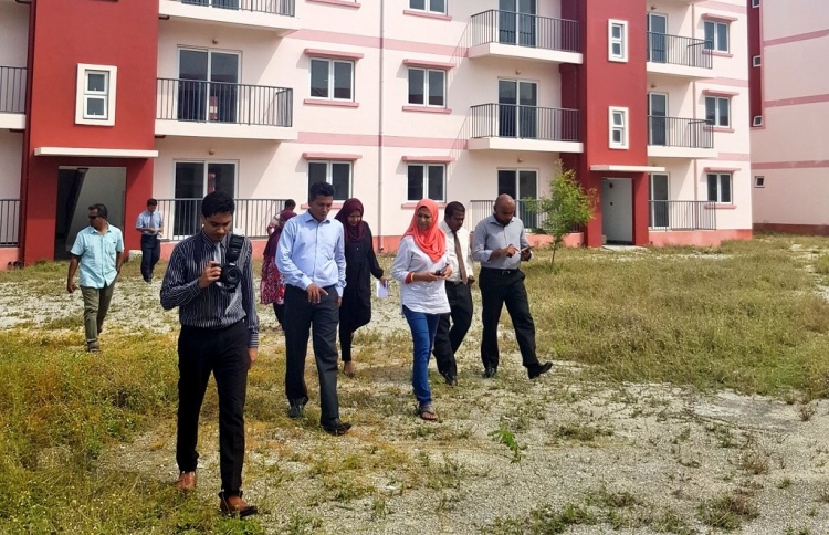 އައްޑޫގެ ފްލެޓްތަކުގެ މަރާމާތު ފައިސާ ހަވާލު ކުރަނީ