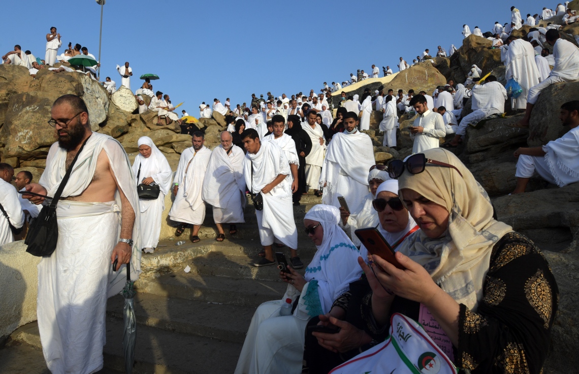 އަރަފާތު: އޮގަސްޓް 10، 2019: ހައްޖުވެރިން އަރަފާތު ބިމުގައި ދުއާ ކުރުމުގައި. --ފޮޓޯ:އޭއެފްޕީ