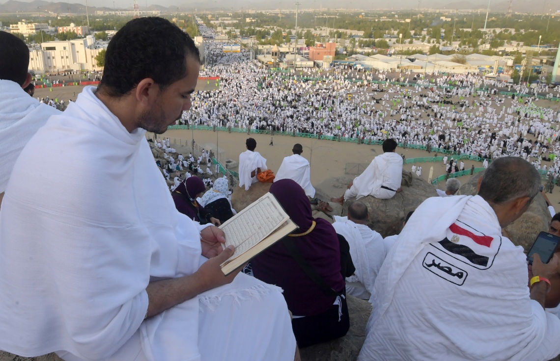 އަރަފާތު: އޮގަސްޓް 10، 2019: ހައްޖުވެރިން އަރަފާތު ބިމުގައި ދުއާ ކުރުމުގައި. --ފޮޓޯ:އޭއެފްޕީ