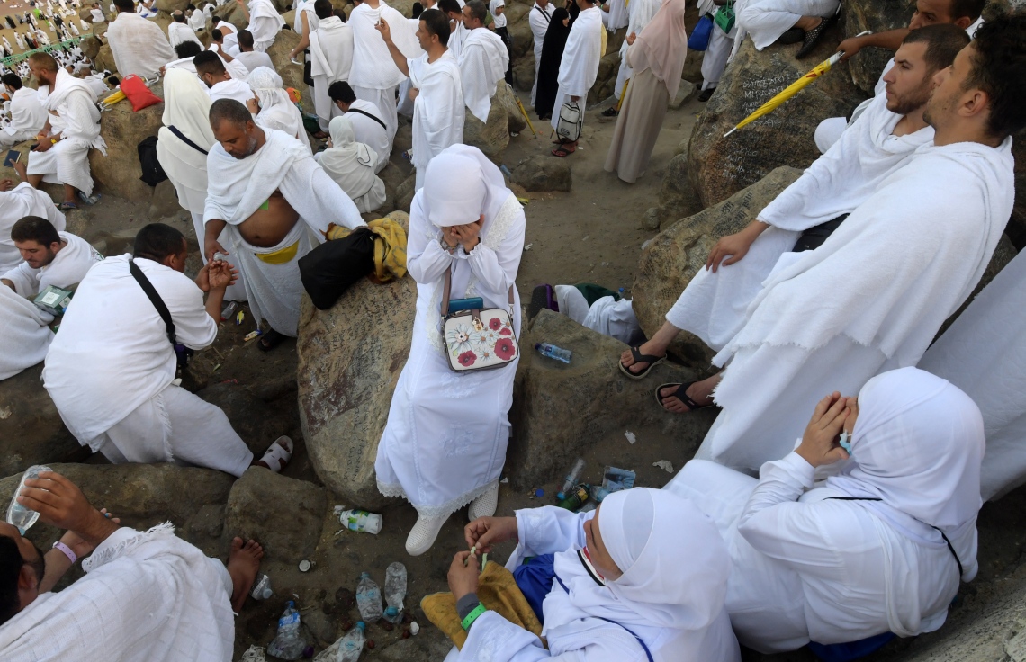 އަރަފާތު: އޮގަސްޓް 10، 2019: ހައްޖުވެރިން އަރަފާތު ބިމުގައި ދުއާ ކުރުމުގައި. --ފޮޓޯ:އޭއެފްޕީ