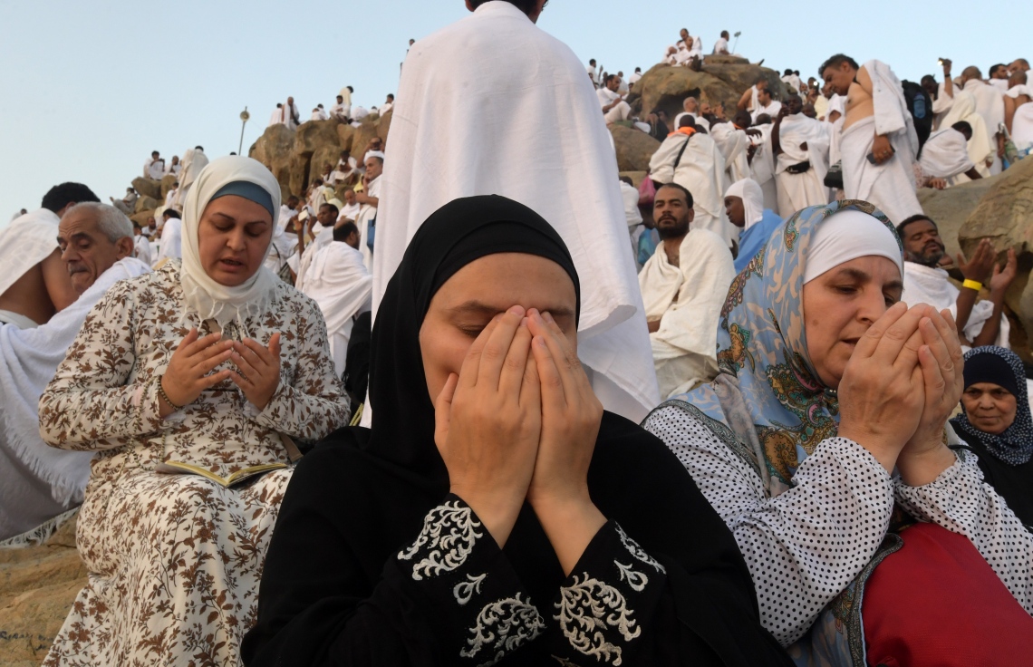 އަރަފާތު: އޮގަސްޓް 10، 2019: ހައްޖުވެރިން އަރަފާތު ބިމުގައި ދުއާ ކުރުމުގައި. --ފޮޓޯ:އޭއެފްޕީ