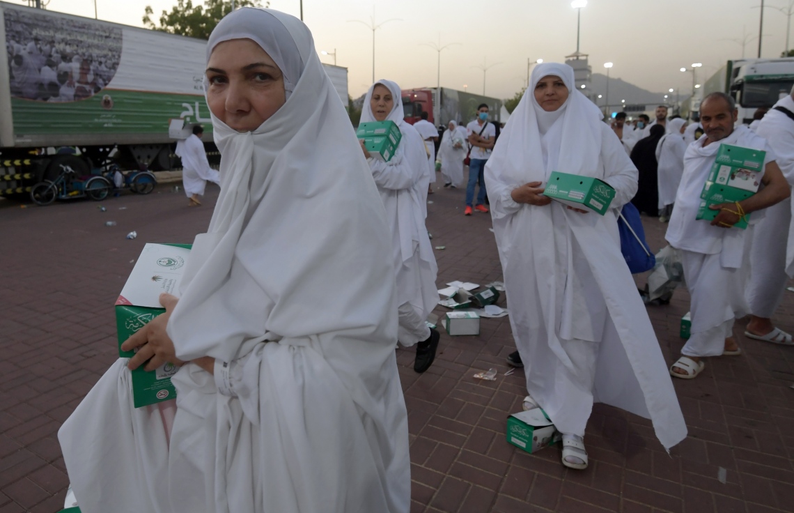 އަރަފާތު: އޮގަސްޓް 10، 2019: ހައްޖުވެރިން އަރަފާތު ބިމުގައި ދުއާ ކުރުމުގައި. --ފޮޓޯ:އޭއެފްޕީ