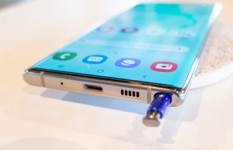 ސެމްސަންގް އުނބަށް، ހެޑްފޯން ޖެކް އުވާލައިފި