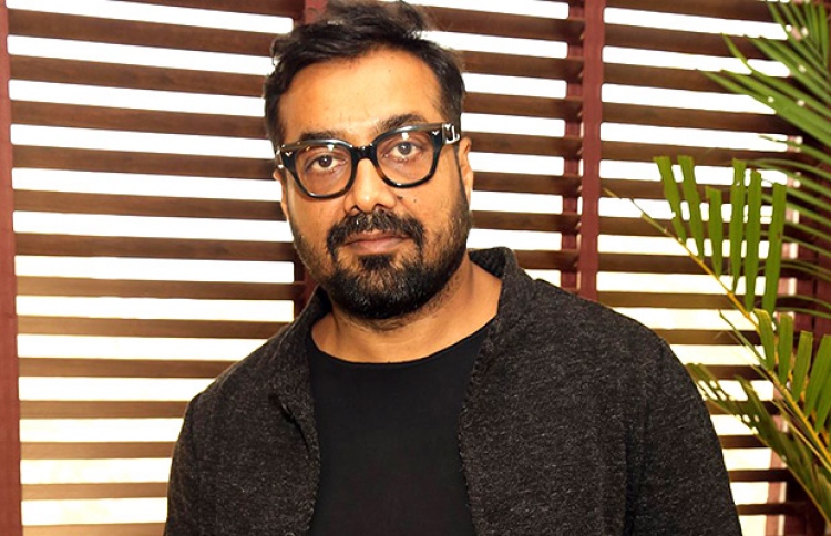 ޑައިރެކްޓަރު އަނޫރާގް.