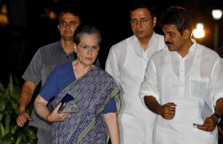 ކޮންގްރެސް ޕާޓީ އެންމެން ފަހުން ސޯނިއާގެ އަތްޕުޅަށް