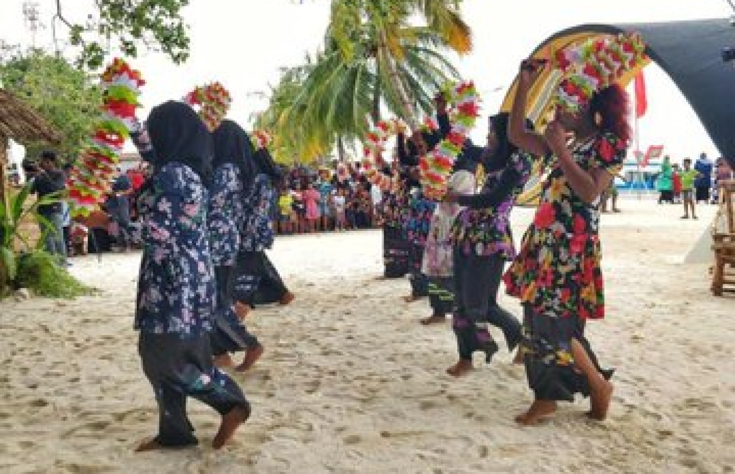 ޒުވާނުންގެ ދުވަސް ފާހަގަ ކުރަން ބޭއްވި ހަރަކާތްތަކުގައި ބަޔަކު ނަށަނީ.