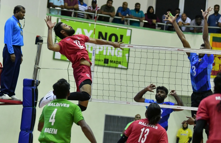 ފުރަތަމަ މެޗުން ޕާކިސްތާން އަތުން ބަލިވެއްޖެ