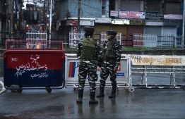 Security personnel stand guard during a lockdown in Srinagar on August 14, 2019, after the Indian government stripped Jammu and Kashmir of its autonomy. (Photo by Tauseef MUSTAFA / AFP)