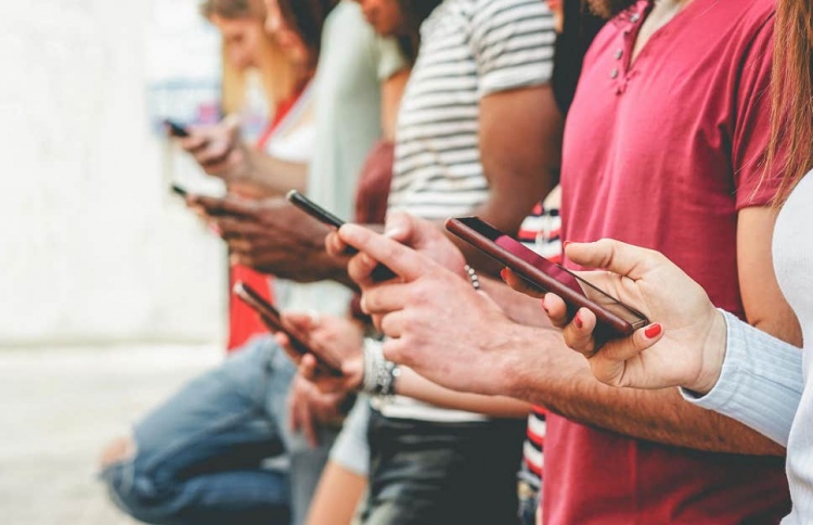 ކޮންމެ 10 މީހަކުން ހަތް މީހަކަށް ފޯނާ ނުލައި ނޫޅެވޭ