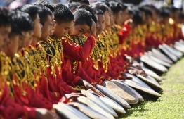 Performers take part in the Rapa'i Geleng dance, using a traditional tambourine, to celebrate Indonesia's 74th Independence Day in Blang Pidie, Aceh province on August 17, 2019. (Photo by CHAIDEER MAHYUDDIN / AFP)