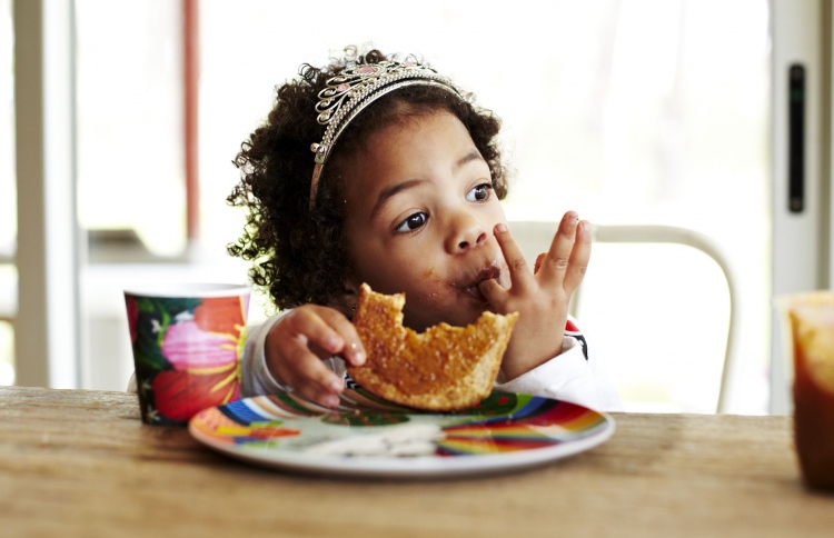 ކުޑަކުދިންނަށް ގްލޫޓެން މަދުކުރަންޖެހޭ