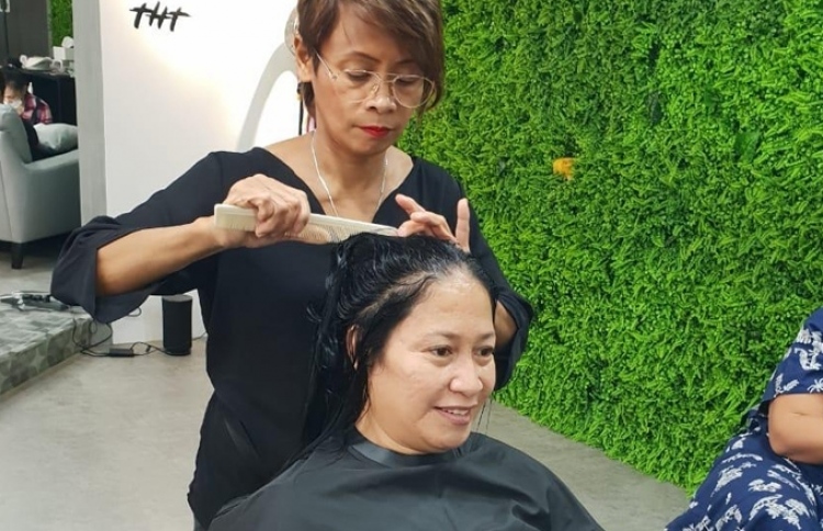 ދުބާއީގެ ސެލޫނަކުން ނެނީންގެ ބޯ ހިލޭ ކޮށައިދެނީ