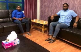 އެފްއޭއެމްގެ ރައީސް ބައްސާމް (ކ) އާއި މިނިސްޓަރު މަހުލޫފު ބޭއްވެވި ބައްދަލުކުރެއްވުމުގެ ފޮޓޯ.