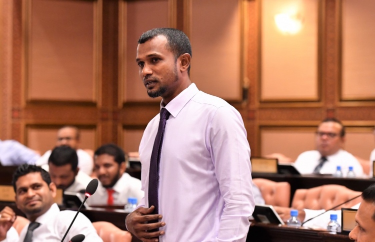 އަޅަންވީ ކަންނެލި ޖަގަހައެއް ނޫން، ފެކްޓަރީ: ތޯރިގް