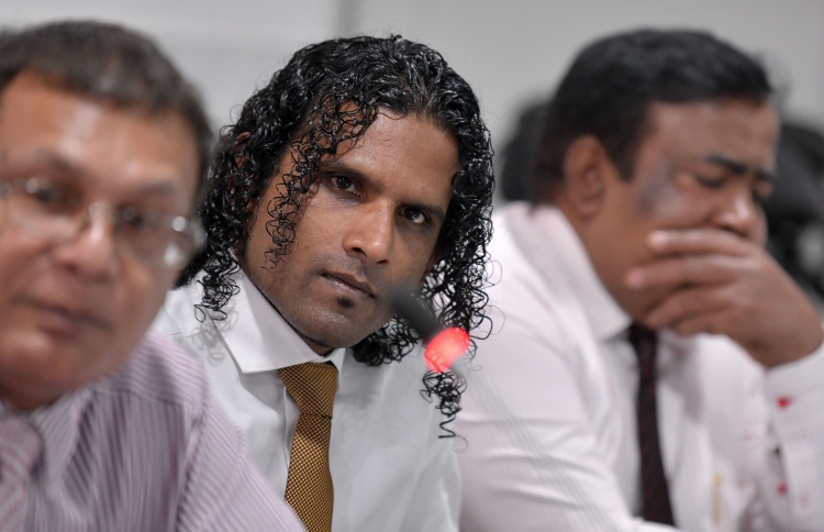 ސަރުކާރުން ބޭނުންވާ ހުއްދަ ދޭންޖެހޭ: މެމްބަރުން