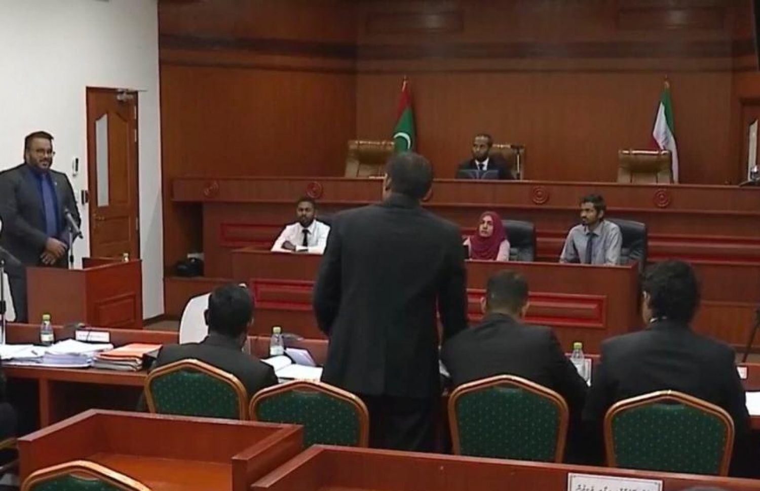 ޔާމީންއާ ދެކޮޅަށް ހިންގި ޝަރީއަތުގައި އަދީބު ހެކި ބަސް ދެނީ