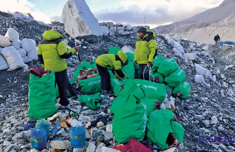 އެވަރެސްޓް ފަރުބަދަ ސަރަހައްދަށް ޕްލާސްޓިކް މަނާކުރަނީ