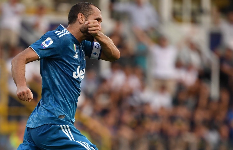 ޔުވެންޓަސް އާއި ނަޕޯލީ އަށް އުނދަގޫ ފެށުމެއް