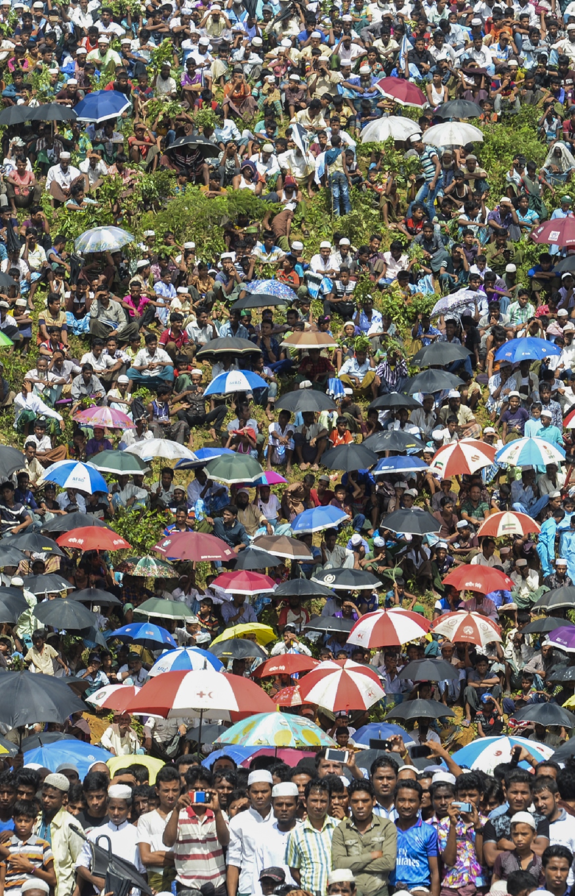 ކޮކްސް ބާޒާރު: އޮގަސްޓް 25، 2019: މިއަންމާގެ ރޮހިންޖާ މުސްލިމުން ބަންގްލަދޭޝްގައި މިއަދު ބޭއްވި ބޮޑު އެއްވުން: މި އެއްވުމުގައި ދެ ލައްކަ މީހުން ބައިވެރިވި. --ފޮޓޯ:އޭއެފްޕީ
