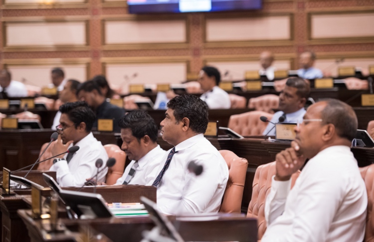 އަންހެނުން ފަނޑިޔާރުކަން ކުރުމާ ދެކޮޅަށް މައްސަލައެއް