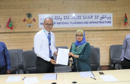 Maldives Transport and Contracting Company (MTCC) CEO Hassan Shah and Director General of the Ministry of National Planning and Infrastructure, Fathmath Shaana Faarooq after signing the agreements for harbour development. PHOTO: MINISTRY OF NATIONAL PLANNING AND INFRASTRUCTURE