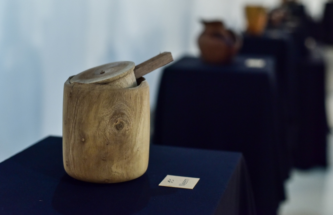 މާލެ: އޮގަސްޓް 26، 2019: އަޒްމީގެ ހުނަރު ދައްކާލުމަށް އާޓު ގެެލެރީގައި ފެށި އެގްޒިބިޝަނުގައި ލަކުޑިން ހަދާފައިވާ އެއްޗެއް.-- ފޮޓޯތައް: ނިޝާން އަލީ /މިހާރު