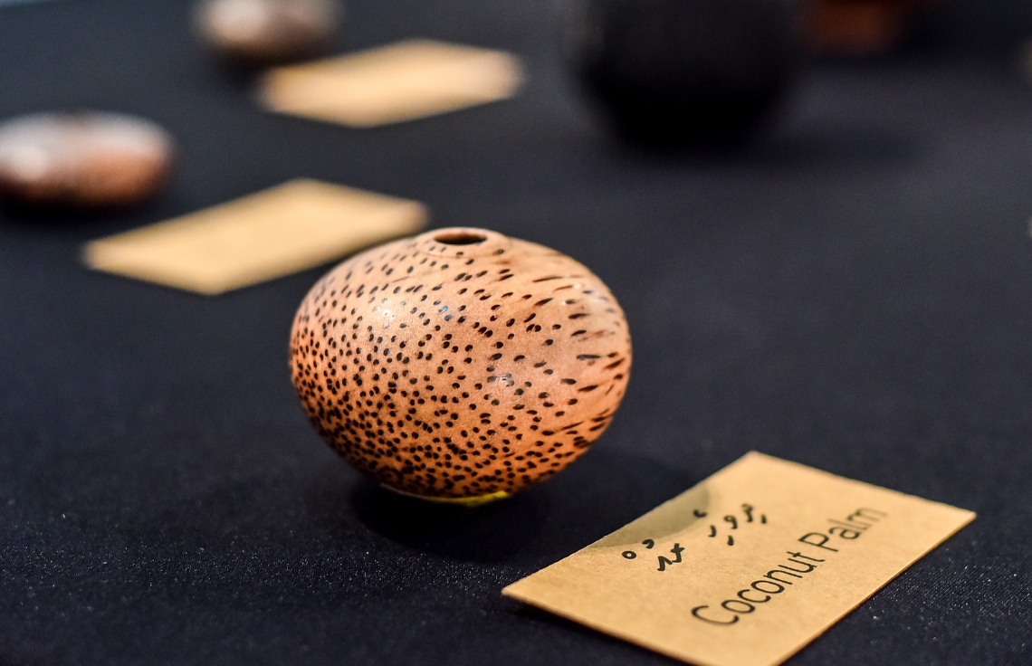 މާލެ: އޮގަސްޓް 26، 2019: އަޒްމީގެ ހުނަރު ދައްކާލުމަށް އާޓު ގެެލެރީގައި ފެށި އެގްޒިބިޝަނުގައި ލަކުޑިން ހަދާފައިވާ އެއްޗެއް.-- ފޮޓޯތައް: ނިޝާން އަލީ /މިހާރު