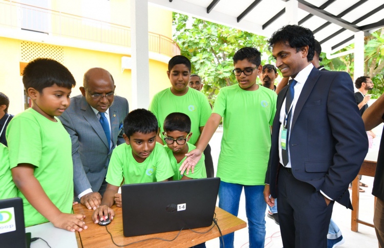 މި ކުދިންގެ ރޮބޮޓް އެ ބުނެދެނީ އިސްކޮޅު!