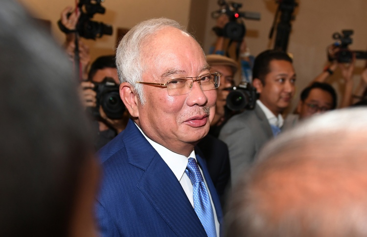 "ނަޖީބު މަސައްކަތްކުރީ އަމިއްލަ އަށް މުއްސަނދިވާން"