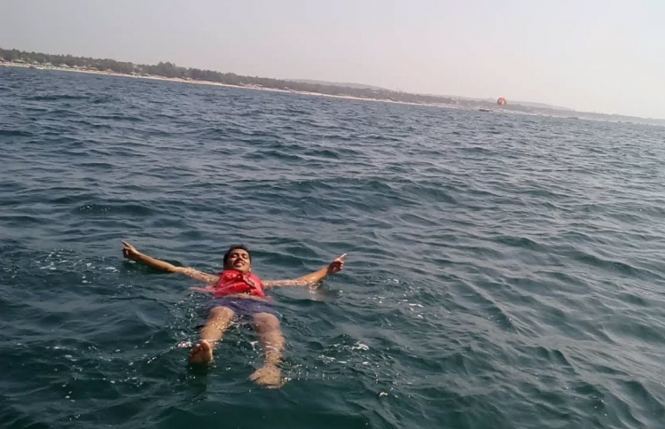 އަނެއްކާވެސް ލައިފް ޖެކެޓް މަޖުބޫރުކުރުމުގެ ބަހުސް